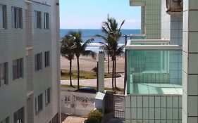 Apto na avenida da praia no Caiçara